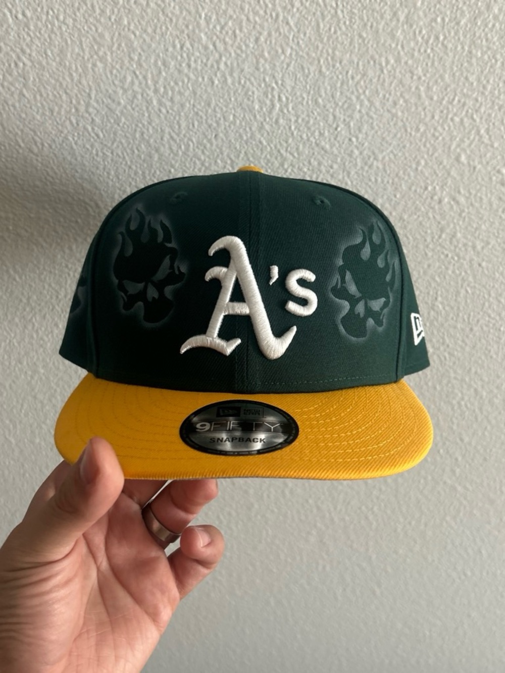 New Era Mens Oakland A's Dark Green and Yellow Snapback Hat